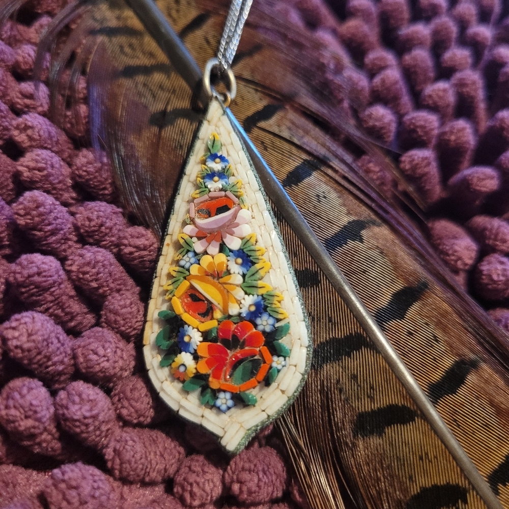 Floral mosaic pendant necklace